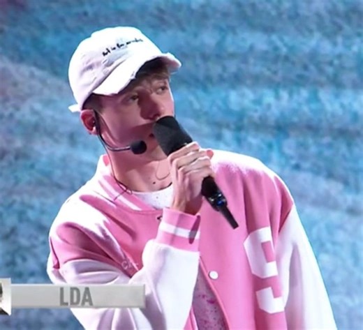 LDA: Bandana debutta tra i video più visti in Italia/ "E' un oggetto umile, leggero"