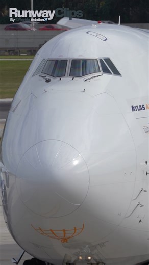 Queen of The Skies Super Cockpit Closeup Boeing 747 at Miami Int'l Airport #aviation #aviationvideo #planes #planespotting #planespotter #airplanes #airplanespotting #airplanespotter #aviationlovers #airplanelandings #airplanetakeoffs #aviationvideography | Florida Aviation