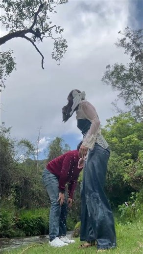 Couple falls into riverside while posing for video in Bogotá, Colombia