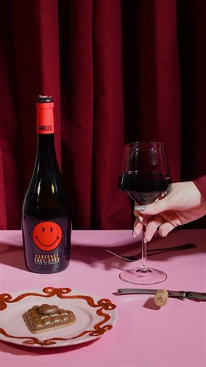 Valentine’s date night? We brought the red ❤️🍷 #Smiley #ValentinesDay | Smiley