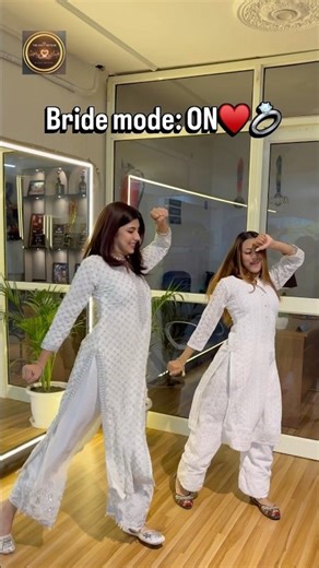 Easy bride dance for wedding #duet #acrobat #danceperformance #ytshort #duetdance #wedding