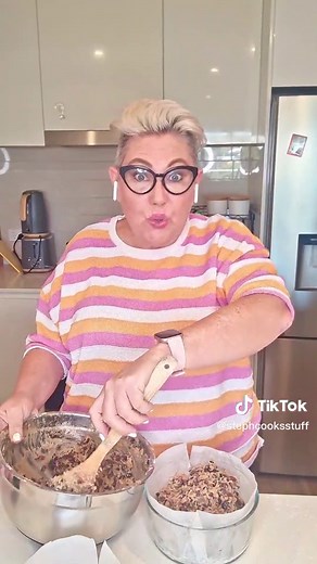 Easy 3 Ingredient Christmas Cake Recipe