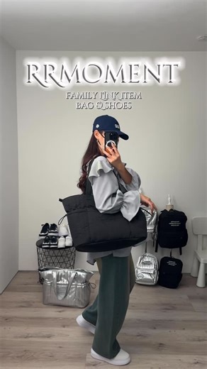 𝐑 𝐈 𝐍 𝐀 on Instagram: ". ˗ˏˋ RRmomentから受注生産販売のお知らせ📢❤️‍🔥 ˎˊ˗ ⠀ ⠀ 𝟏𝟐/𝟏𝟎 [𝐖𝐄𝐃] 𝐑𝐑𝐦𝐨𝐦𝐞𝐧𝐭 𝐁𝐀𝐆 & 𝐒𝐇𝐎𝐄𝐒 𝐎𝐫𝐝𝐞𝐫 𝐬𝐚𝐥𝐞𝐬 ‼︎ ► ▻ ► @rrmoment_official ⠀ ⠀ いつもるるをご愛用いただいている皆さま。 本当にありがとうございます❤️‍🔥❤️‍🔥❤️‍🔥 先日春服アイテムを告知させていただきましたが… 今回は【受注生産販売アイテム】のお知らせです😘🫰✨ ⠀ ⠀ 私がずっっっと夢だった😭👏❤️‍🔥 「マザーズバッグ」「ベビーキッズリュック」「スニーカー」を作らせていただきました😭👏❤️‍🔥 夢ですか…？？念願すぎて大歓喜！！！ これでやっと本当の "全身るるコーデ" が出来ちゃいますっ😂✌️❤️‍🔥❤️‍🔥❤️‍🔥 ⠀ ⠀ まずはスニーカー。 子供用の靴ってさ、すぐサイズアウトするし。すぐ汚れるやん？😭😭 真っ白スニーカーなんて特に。。。 でもバチイケなベビー