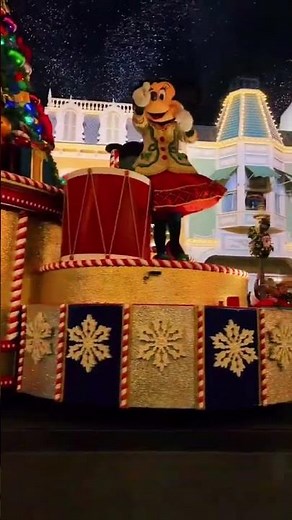 Mickey’s Once Upon a Christmastime Parade