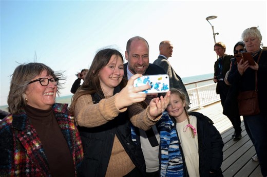 Prince William poses for selfies on beach pier ahead of key summit