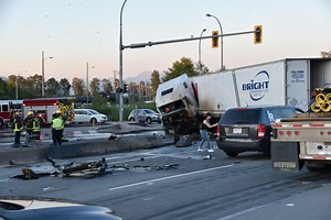 Highway 17 reopens after serious crash in Surrey
