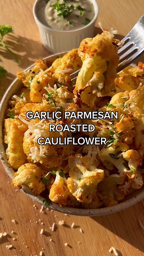 Garlic Parmesan Roasted Cauliflower: The Easiest Side Dish