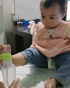 This baby was born with no arms! 💔 | Simple ideas