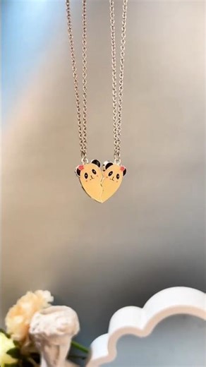 Such a beautiful ladies locket full of style