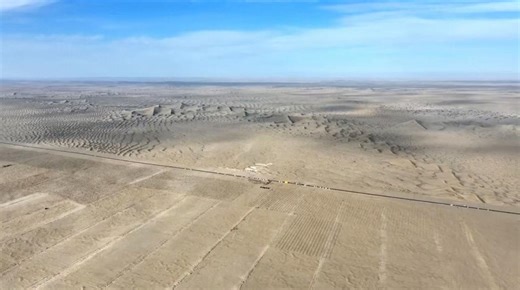 The final kilometer of Taklimakan Desert green barrier nears completion