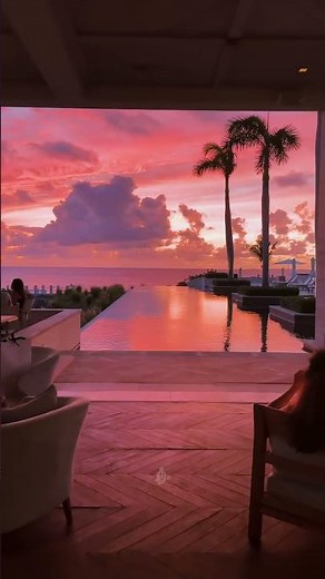 Sunset Serenity: Luxury Infinity Pool Dining Experience 🌅✨