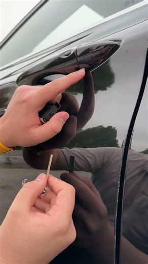 How to unlock your car with a dead key fob battery 🪫#carsafety #automobile #skills