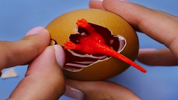 Epoxy table, jewelry and other wonderful resin ideas