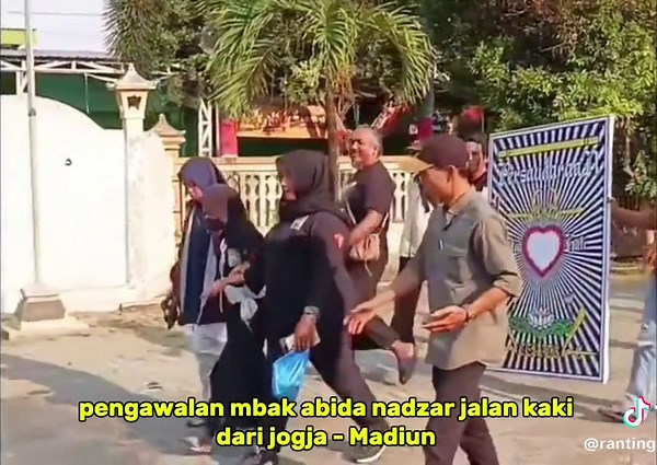 Mbak Abida Nadzar Jalan Kaki dari Jogja ke Madiun