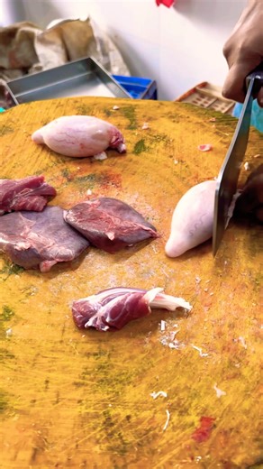 Goat Testis Cutting Skills #heart #cuttingskills #tilli #cuttingstyle #shortvideo #maheshmeatcuts