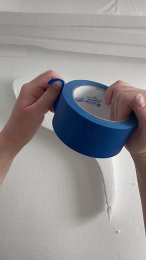 Day 31🐟 Follow for more!! This trend, but with coy fish☺️ . . . #cardboardshark #art #papermache #handmade #decor #ocean #fish #recycle #create #creator #artist #part1 #follow