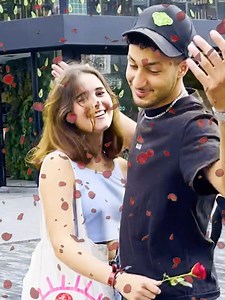 581K views · 3.5K reactions | Score & Win A Rose!  | Fashion Everyday | Facebook