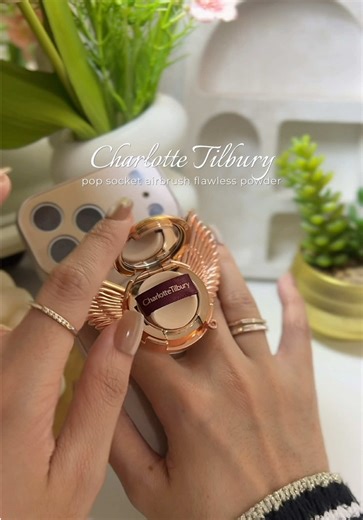 Aesthetic but make it functional🪽✨ Love this mini pop socket airbrush powder from @Charlotte Tilbury 💛 #charlottetilbury #popsocket #CT #makeup #charlottetilburymakeup