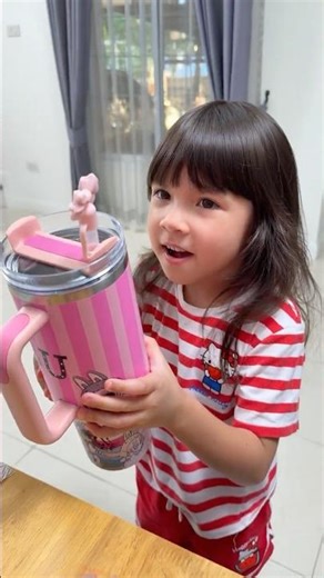 Kids learns to say Thank You! Always use good manners