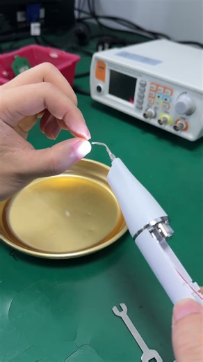 Ultrasonic tooth cleaning knife head