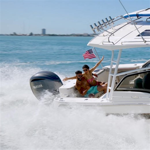 Every Solara is equipped with a comprehensive list of premium features, which go far beyond what other manufacturers offer as standard equipment. | Solara Boats