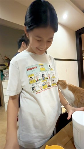 Just another ordinary scene at home, although nothing is quite like how it used to be. Life keeps changing... must not take anything for granted. For me now, life is really a collection of moments. I’ve learned to identify and appreciate them more.Sometimes I still wonder how cats became such a big part of our family story. I do feel blessed in many ways that it has grown into something we share. And yes, there were times we felt overwhelmed with the responsibilities, but let's try to focus on t