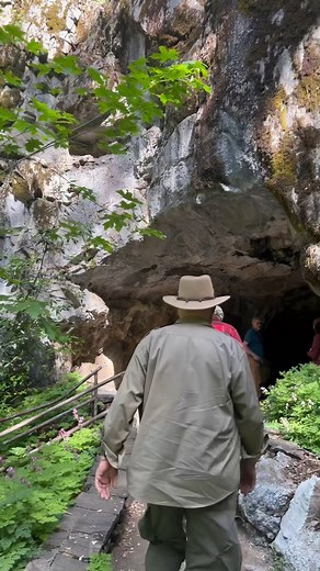 Crystal Cave in Sequoia and Kings Canyon National Parks has reopened after a four-year closure! 😮 This marble cavern filled with stalactites, stalagmites, and underground streams is a hidden gem that requires reservations to visit. 💎 Book a seasonal guided tour to venture underground and explore this natural wonder. Be prepared for a steep half-mile hike to the entrance, and bring a jacket as underground temperatures hover around 50 degrees, even in summer. 🥾 📷 @flyingdawnmarie on IG | Visit