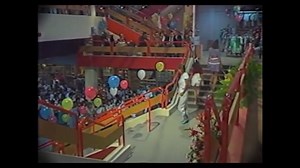 Desfile de los años 80´s. Inauguración de Tiendas Martel con presentación de un joven pionero del espectáculo y todo el glamour de la moda de los años 80s. Aporte de Asunción Audiovisual #Moda #Asunción #Paraguay | Asunción de Antaño