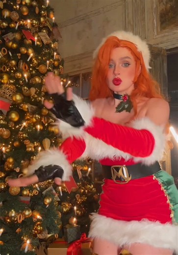 Happy New Year! 🥳 #happynewyear #leagueoflegends #leagueoflegendscosplay #cosplaytiktok #missfortune