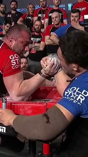 Taking your opponent's hand mid round 😳 #armwrestling