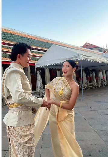 Good Goodbye: A Couple's Moment