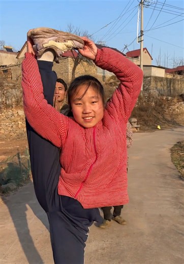 Amazing Kung Fu Skills Show by a Happy Family