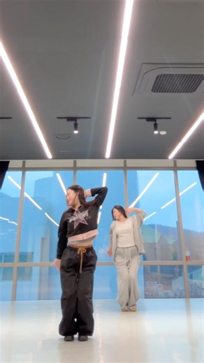 우리 쌤들의 #츄 #댄스커버 를 보는 나의 마음.. 이런 게 사랑이란 감정일까..?💗 #chuu #XOMyCyberlove #shorts