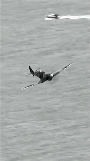 🇬🇧 Spitfire Flyby Beneath Beachy Head Cliffs