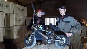 Contrôles et vérification du mini bmx freestyle max rider pédalier 1pcs monobloc. Découvrez sur cette vidéo les explication sur le premier contrôle avant d'utilisé votre mini bmx max rider . Vous pourrez voir comment on resserre la potence... #MAXRIDER #MINIBMX #TUTOBMX #RAW | Max rider