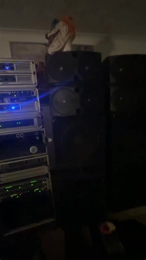 Amps on full just to warm the lounge 😜😜 | Thomas Harris