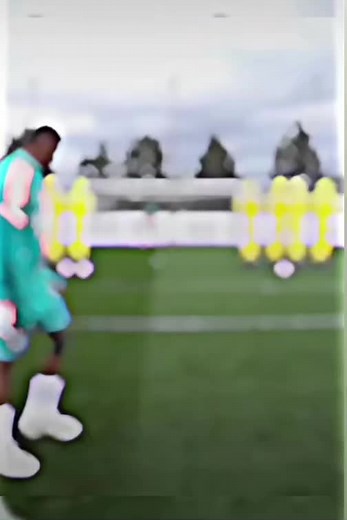 Vidéos de 🔥Neymar_10🔥 (@neymar_10_offcial) avec son original - 🔥Neymar_10🔥