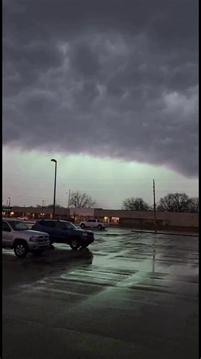 Tulsa Community Reports (formerly Tulsa Area Breaking News) | Filmed from a parking lot in West Tulsa shortly after tonight’s storm moved through. For several seconds, the clouds near the horizon... | Instagram