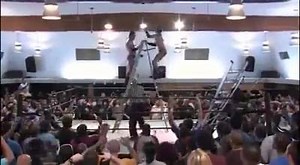 42K views · 244 reactions | Esto sucede cuando el árbitro no quiere perderse ni un minuto de la acción. | Pro Wrestling PR | Facebook