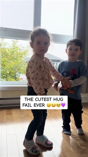 🙈🙈🙈#toddlersoftiktok #hug #fail #cutenessoverloaded #funny #video #fyp | 𝔸 𝕃 𝕀 𝕊 𝕆