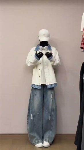 Fashion Tips for Shorties: Early Spring Neutral Styles