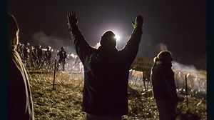 Police clash with Dakota pipeline protesters