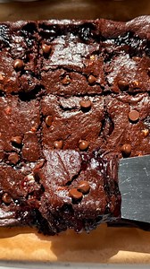 329 reactions · 29 shares | fudgey brownies欄chocolate cherry vibesthese brownies have taken over my kitchen in the best way!!! a better than boxed mix brownie recipe with swirls of homemade cherry compote that takes approx 5 minutes of effort. oh and these are gluten-free for all my girlies on the look out for gf desserts this season﫶 comment “BROWNIES” and i’ll send you this recipe! it’s my monthly substack only recipe | rachLmansfield | Facebook