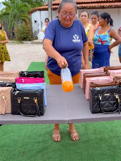 🍼🏁 LAST CHANCE BOTTLE FLIP FOR THE PRIZE! 👜🔥 Four attempts. One goal: make it stand! 😳 Pressure rises with every throw… Miss the fourth and it’s game over! ⏱️💥 👀 Stay till the end to see the final try! 💬 Would you keep calm under this pressure? 👥 Tag a friend who would be nervous here! #BottleFlip #FinalTry #SkillChallenge #ForYou