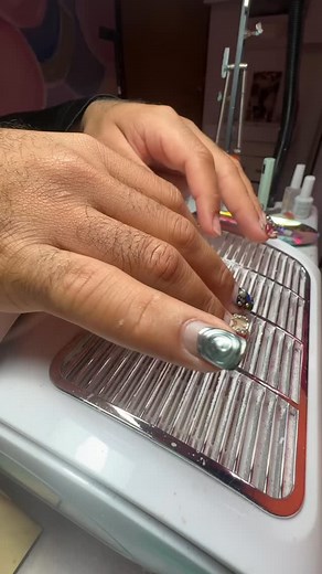 595K views · 39K reactions | un poco de bts de las uñas del pavo旅 #nailtrends2025 #thanksgivingnails #fallnailart #shortnails #luminarynailsystems #akzéntz #bamnailz #3dnailartdesign #uñasdepavo #uñasnoviembre #uñascortas #nailinspo #2025nails | C.nail_lab | Facebook