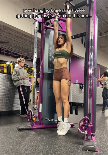 THE CODE HAS BEEN CRACKED😱 never, and I do mean NEVER doing my weighted knee raises any other way EVER AGAIN🤯😮‍💨 #gymtok #gymhack #gymcontent #gymhumor #gymshark66