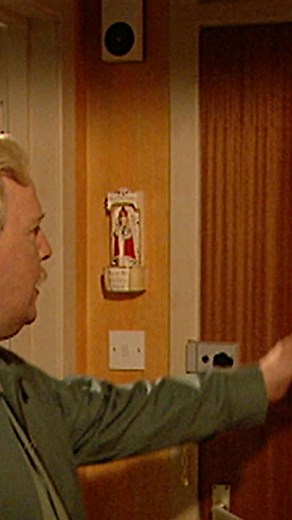 "Can you see me noo?" There's more classic comedy from Jack and Victor on Still Game on BBC iPlayer #StillGame | BBC Scotland