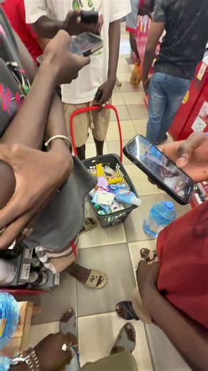 #pourtoii @LE BOSS ITALIEN 🇮🇹 ❤️ @Mr le BADAROU @𝟓𝟓𝟓 @DyDy COD’YS 🇨🇦🪄…🇺🇸 Anitcher mon frère sang c’est jumeaux maman jumeaux papa 😆