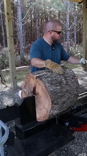 16K views · 115 reactions | Using a Hydraulic Log Splitter #splittinglogs #logsplitting #logsplitter #firewood | The Kelley's country life | Facebook
