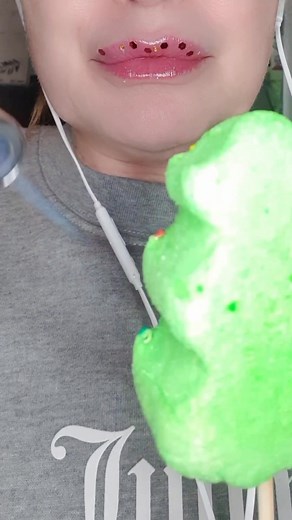 ASMR Satisfying Toasted Peeps Marshmallow Christmas Tree 🎄 #peeps #satisfyinglips #christmas #Marshmallow